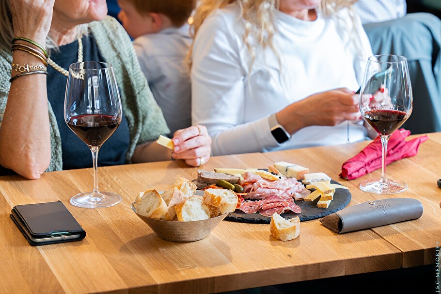 L’art de la convivialité, c’est une chose que nous aimons au Cercle des Arômes 👌

Que ce soit à Colmar, Dole, Besançon et bientôt à Cherbourg et Paris, vous aurez toujours un accueil comme il se doit 🍷

• L'abus d'alcool est dangereux pour la santé •

#vin #baravin #convivalité #instawine #bonsvivants #wine #winebar
