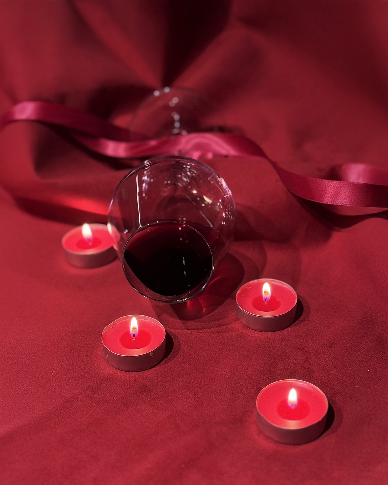 L'Amour en un verre ❤️

Pour la Saint-Valentin, célébrez l’amour autour d’un verre d’exception. Notre sélection spéciale Saint-Valentin vous attend dans votre Cercle pour une expérience unique à partager. 🍷
Réservez votre table dès maintenant !

#LeCercleDesArômes #BarAVins #VinsauVerre #WineLovers