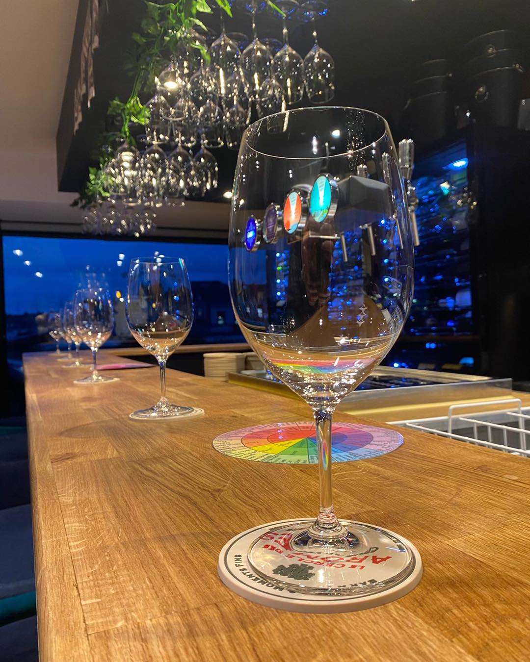 🔴 Dégustations privées 🔴

Découvrez l’univers du vin différemment grâce a nos dégustations privées. Personnalisables selon vos demandes et budgets, nous nous ferons un plaisir de vous guider et de vous faire passer un excellent moment de partage ✨

Que ce soit entre amis ou dans un cadre professionnel, nos 150 vins au verre n’auront plus de secrets pour vous 🍷

• L'abus d'alcool est dangereux pour la santé. À consommer avec modération •

#LeCercleDesAromes #VinDeFanceWines #VinAuVerre #WineLovers #WineLoversClub