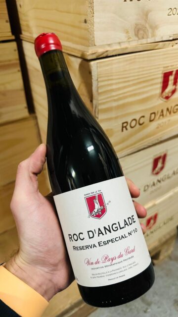Toutes les régions françaises seront représentées au Cercle des Arômes - Batignolles et notamment les crus du Rhône 👌🍷

Quelques flacons qui seront disponibles au verre parmi nos 180 vins au verre. 

Tic-tac, nous vous annoncerons bientôt la date d’ouverture 🕙

• L'abus d'alcool est dangereux pour la santé •

#vin #baravin #vinauverre #winebar #winelover #instawine #batignolles
