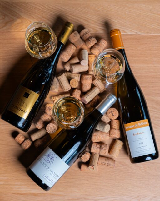 Trois blancs d’exception pour sublimer votre pause sur notre terrasse : fruité, minéral, rafraîchissant ✨
Sélectionnés parmi les plus belles expressions des cépages blancs, ces vins révèlent toute la finesse et l’équilibre chers aux amateurs éclairés et peuvent être dégustés au verre. 🥂

Pour profiter pleinement de cette expérience : pensez à réserver votre table — en terrasse ensoleillée ou dans notre salle fraîche et climatisée. 

📍 1 rue d'Illiers - Orléans.

📷 @jandc_memories 
 •L'abus d'alcool est dangereux pour la santé. À consommer avec modération•
#CercledesAromes #VinBlanc #TerrasseOrleans #WineLovers #Oenologie #Orleans