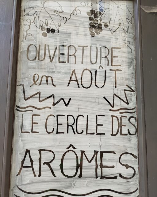 🔨 Quelque chose se prépare à Angoulême…

Les travaux avancent à grands pas pour vous accueillir dès le mois d’août dans un tout nouveau Cercle des Arômes.
Un lieu pensé pour le plaisir des sens, le partage, et les belles découvertes autour du vin au verre.
🍷 Encore un peu de poussière, quelques coups de pinceau… et beaucoup de passion derrière chaque détail.

#CercleDesAromes #Angoulême #BaràVins #WineLovers #WineBar