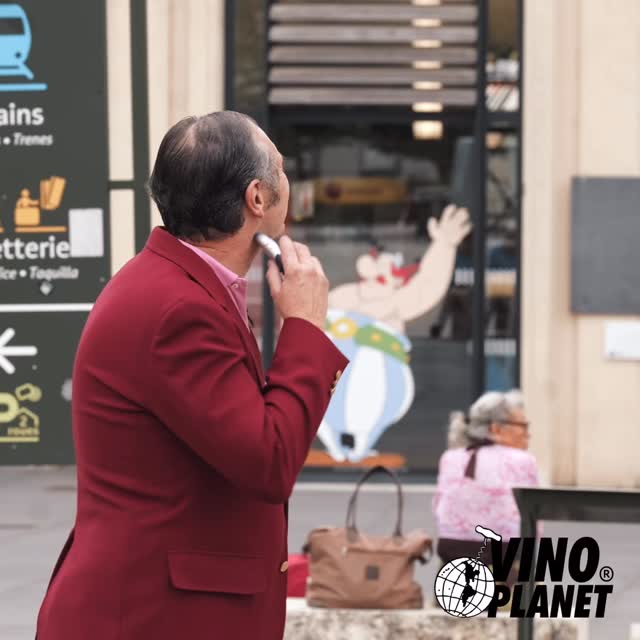 En venant d’Alsace où la bulle de crémant est reine, partons désormais dans la capitale de la bulle dessinée : Angoulême 🍷

Francky Baloney, la grosse comète au teint rose bien connue du milieu de la BD et du vin, vous fait découvrir le 7ème Cercle des Arômes en France qui ouvrira ce Vendredi 8 Août à partir de 18h.

Au programme : Une très belle sélection de plus de 130 vins au verre, des planches de mets d’artisans locaux et d’ailleurs, un choix ample de spiritueux et notamment de Cognac. Le tout dans un cadre chic et décontracté avec Claire, votre sélectrice d’arômes. 

Exceptionnellement, nous ne prendrons pas de réservations ce week-end pour permettre à toutes et tous de pouvoir profiter de cette ouverture. Cependant, les réservations sont ouvertes pour la semaine prochaine 👌

A très vite ! 

Crédits vidéo : @alexischarrierofficial et @la_camera_jaune 

• L’abus d’alcool est dangereux pour la santé. A consommer avec modération •

Le Cercle des Arômes - Angoulême
📍18 Rue des Trois Nôtre Dame
📞 05.16.70.35.18
✉️ lecercledesaromes16@gmail.com

#Angouleme #VinsAuVerre #WineLovers #LeCercleDesAromes #BarAVins #WineBar @charentelibre @angoulemetourisme @villeangouleme @bdangouleme @ffangouleme @charente_tourisme