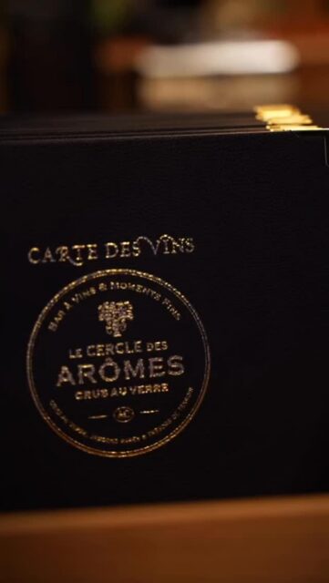 La Saint-Valentin s'anticipe. Le plaisir se sélectionne. 🍷

Au Cercle des Arômes, pour la Saint-Valentin, nous pensons que l’exception ne s’improvise pas : une ambiance relax et feutrée, un choix unique de 100 à 200 vins au verre et des produits de qualité, des planches aux desserts.

Prenez de l'avance, assurez votre table. 🌹

• L'abus d'alcool est dangereux pour la santé. À consommer avec modération •
#LeCercledesAromes #SaintValentin #SaintValentin2026 #BarAVin #14fevrier